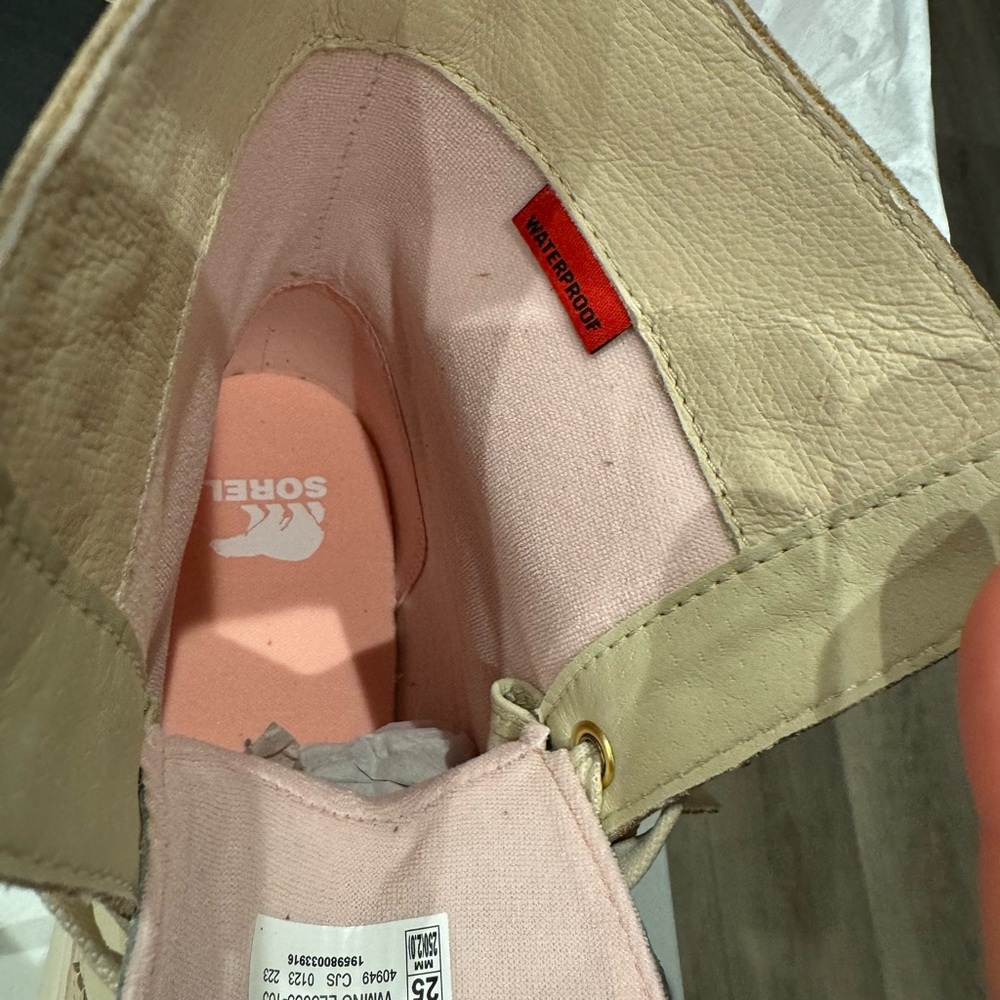 NWT Sorel Caribou X Chelsea Lace Up Platform Boots Pink Cream MSRP $210 - Picture 14 of 14